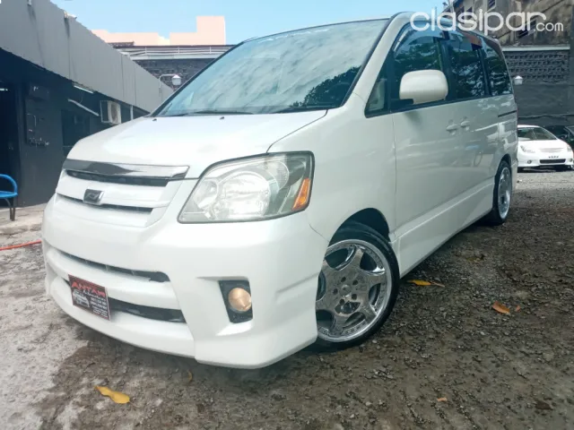 Toyota Noah 2004 — foto 3