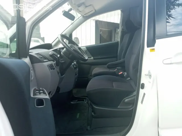 Toyota Noah 2004 — foto 6