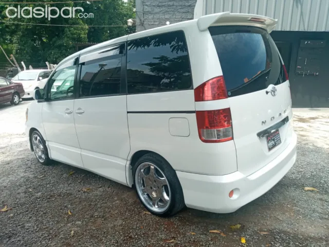 Toyota Noah 2004 — foto 4