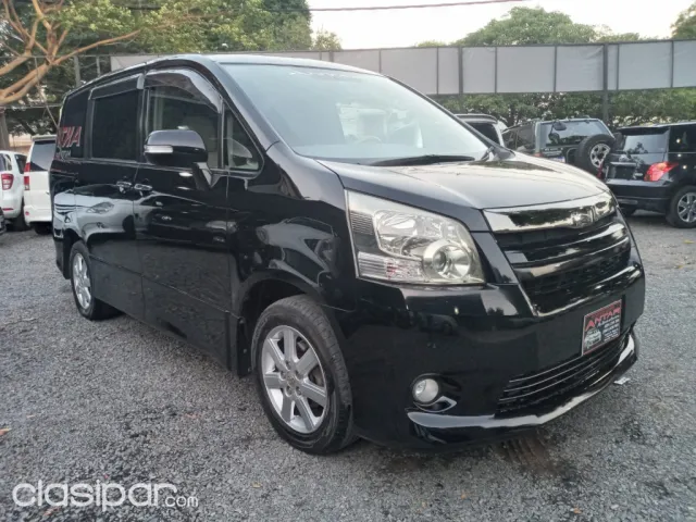 Toyota Noah 2009 - foto 2