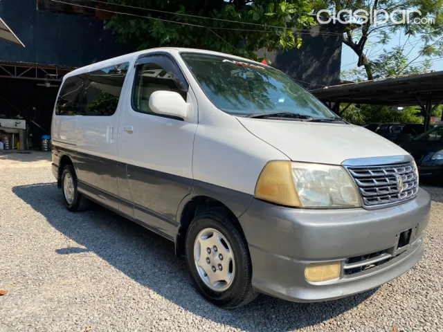 Toyota Hiace 2001 — foto 2