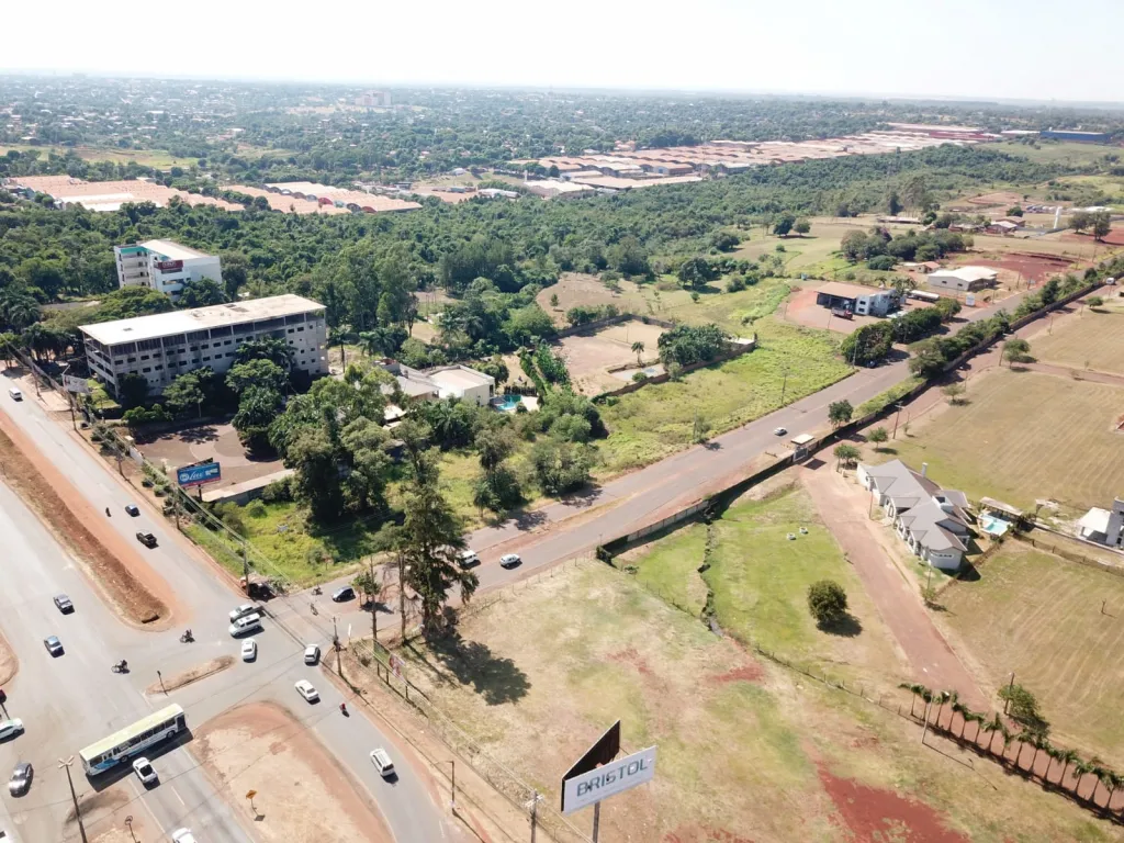 VENDO INMUEBLE DE 7000M2. SOBRE RUTA INTERNACIONAL KM. 10 MONDAY A 70 MTS DE LA UPAP — foto 2
