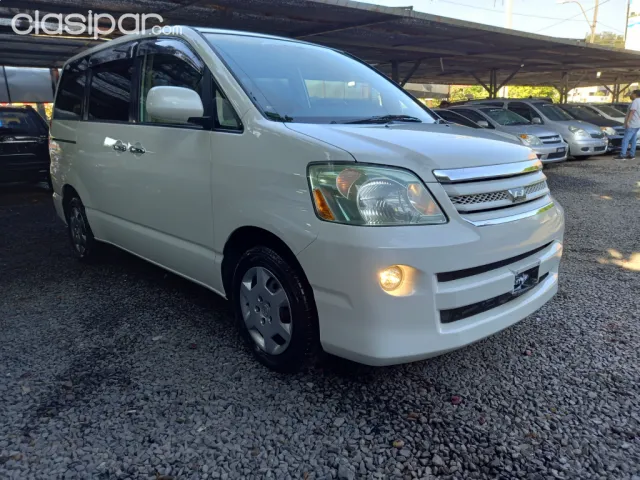 Toyota Noah 2005 — foto 4