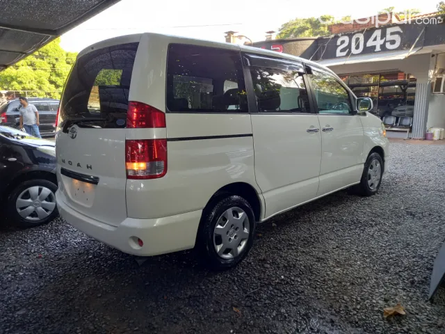 Toyota Noah 2005 — foto 5