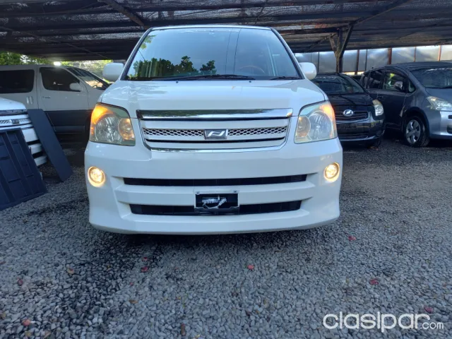 Toyota Noah 2005 — foto 3