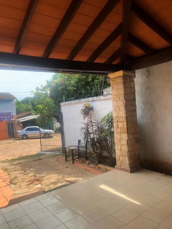 LAMBARE. VENDO AMPLIA CASA DETRÁS DEL SÚPER 6 AVENIDA CACIQUE LAMBARE- Bo.VALLE APUA — foto 2
