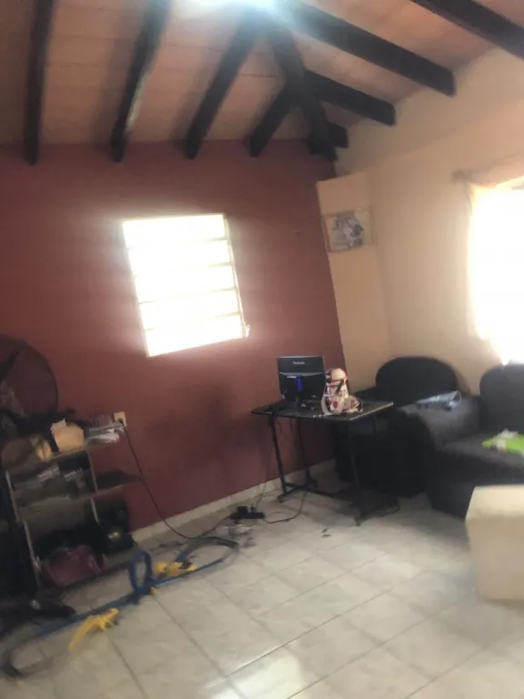 LAMBARE. VENDO AMPLIA CASA DETRÁS DEL SÚPER 6 AVENIDA CACIQUE LAMBARE- Bo.VALLE APUA — foto 3