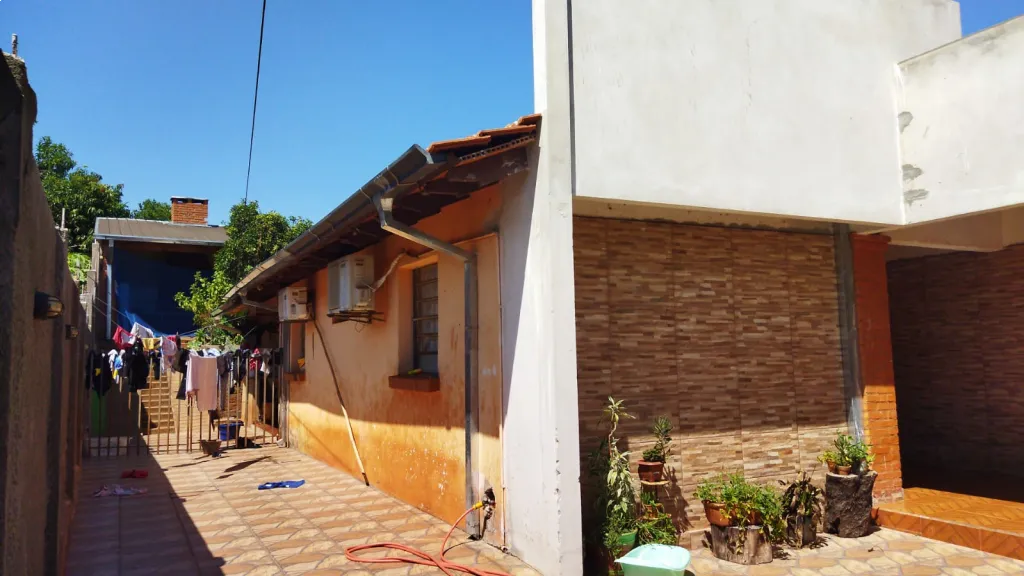 A minutos del centro, casa amplia en venta. — foto 3