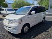 VENDO TOYOTA NOAH 2003 AUTOMATICO - COLOR BLANCO. RECIBO VEHICULO