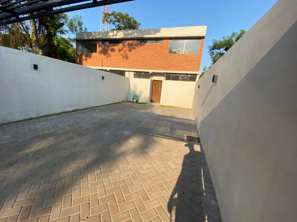 Moderno Duplex de 3 Dormitorios en Luque - Loma Merlo zona Rakiura — foto 2