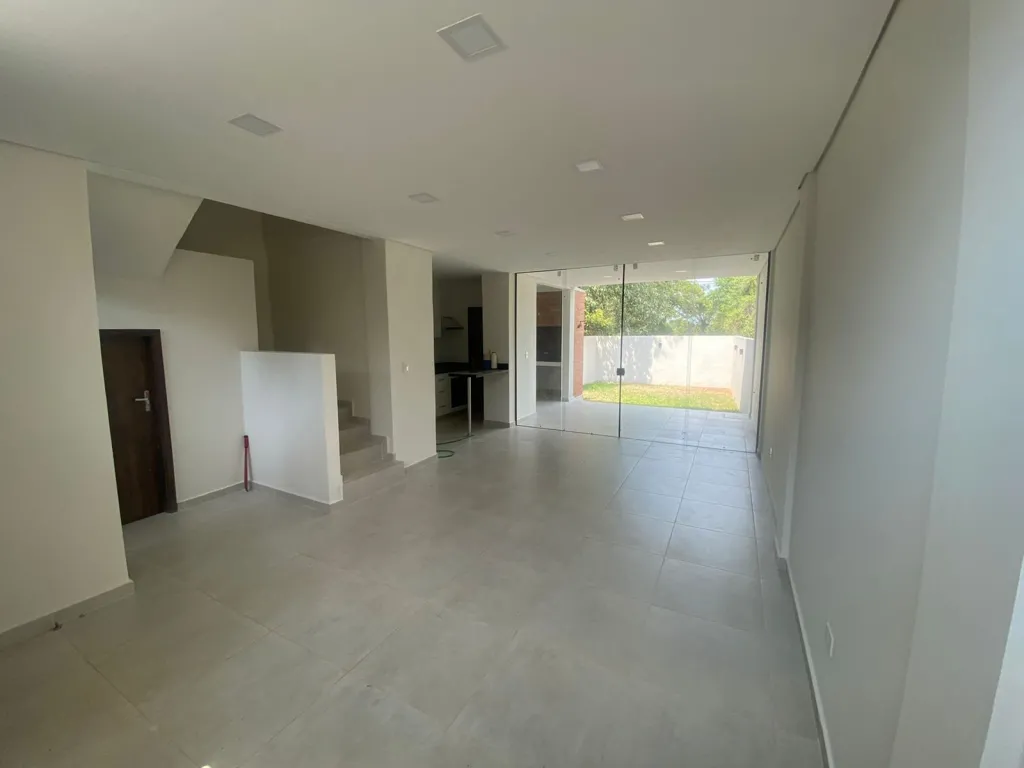Moderno Duplex de 3 Dormitorios en Luque - Loma Merlo zona Rakiura — foto 3
