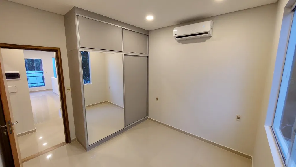 DUPLEX DE LUJO A ESTRENAR B° SAN VICENTE!! AMPLIO PATIO 3 HAB. A° DE SERVICIO — foto 3