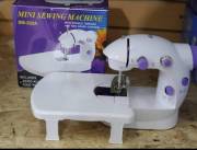 Mini maquina de coser a pilas y corriente