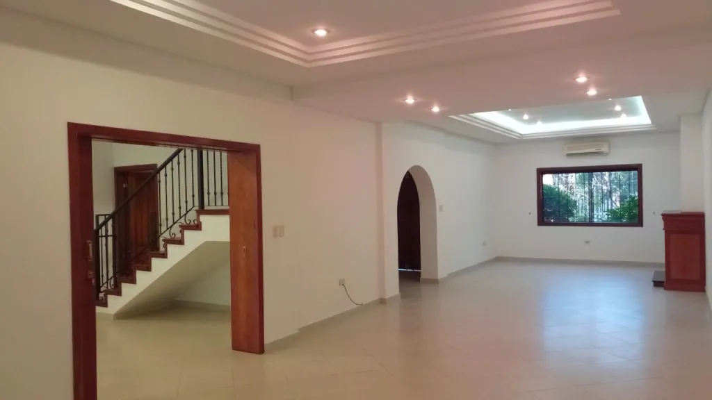 ALQUILO HERMOSA CASA CON PISCINA - BARRIO MBURUCUYA COD A0378 — foto 3