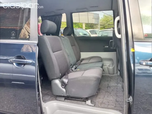 Toyota Noah 2004 — foto 4