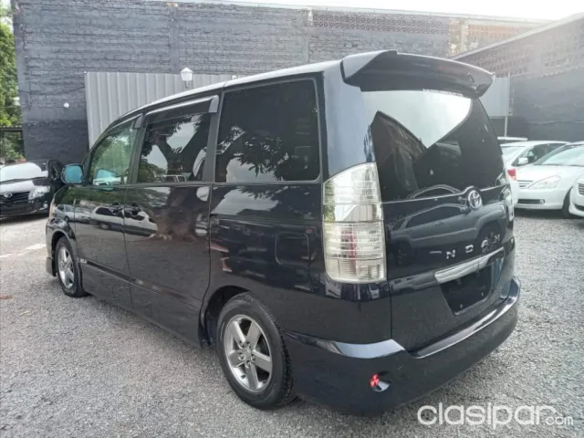 Toyota Noah 2004 — foto 5