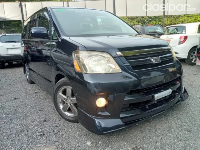 Toyota Noah 2004 — foto 2