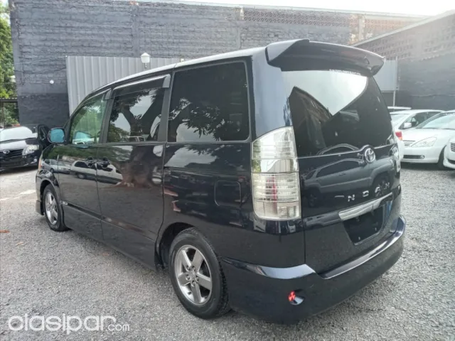 Toyota Noah 2004 — foto 6