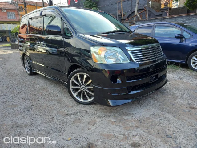 Toyota Noah 2006 - foto 2