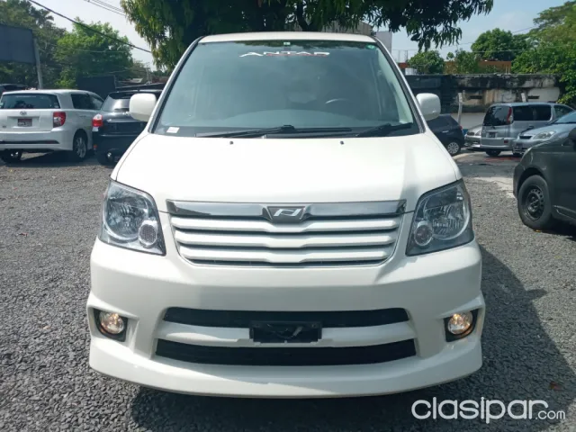 Toyota Noah 2003 - foto 2
