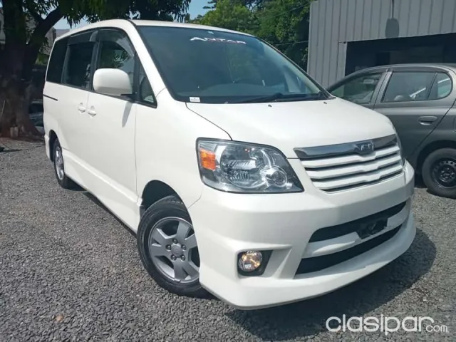 Toyota Noah 2003 — foto 5