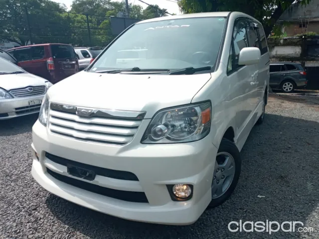 Toyota Noah 2003 - foto 8