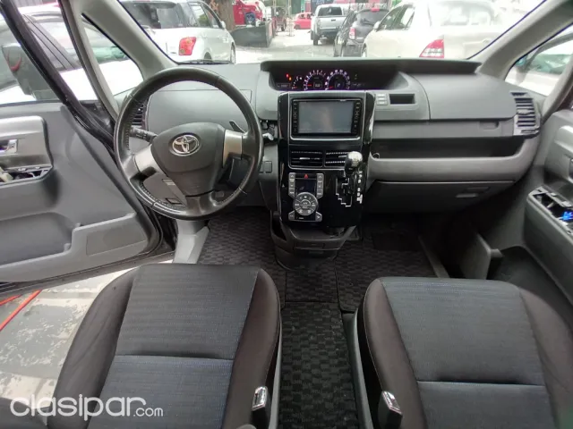 Toyota Voxy 2008 — foto 6