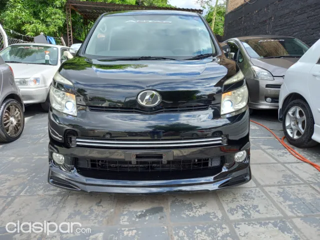 Toyota Voxy 2008 — foto 2