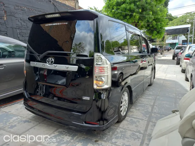 Toyota Voxy 2008 — foto 5