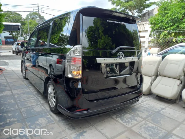 Toyota Voxy 2008 — foto 4
