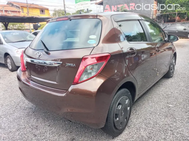 Toyota Vitz 2011 — foto 6