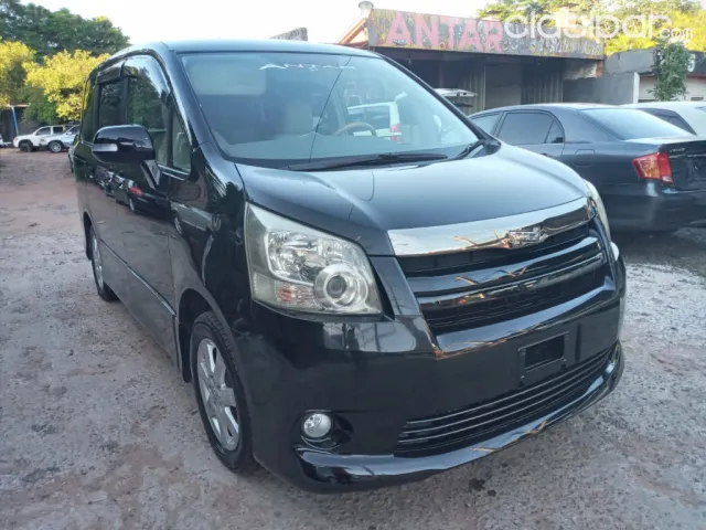 Toyota Noah 2008 — foto 3