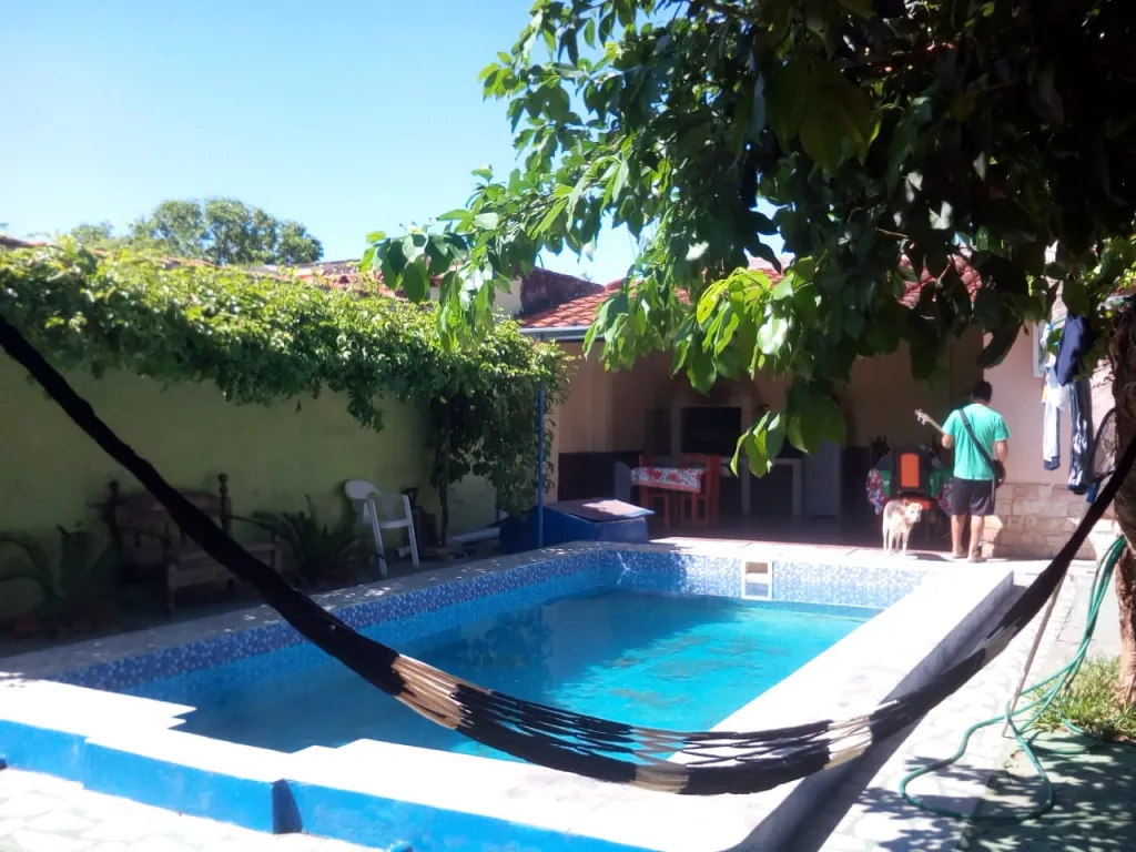 VENDO HERMOSA CASA CON PISCINA EN MARIANO ROQUE ALONSO ZONA BARRIO CENTRAL — foto 2