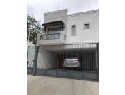 HERMOSA CASA MINIMALISTA ZONA ROYAL PLAZA