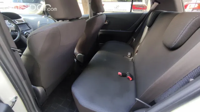 Toyota Vitz 2010 - foto 2