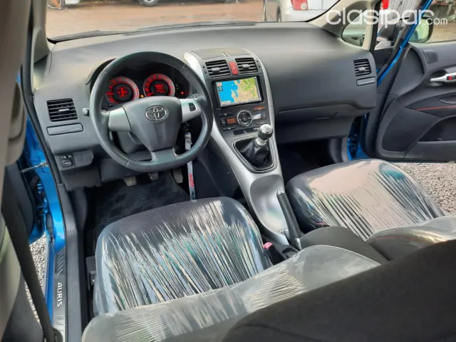 Toyota Auris 2010 - foto 2
