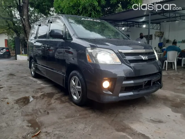 Toyota Noah 2005 — foto 2