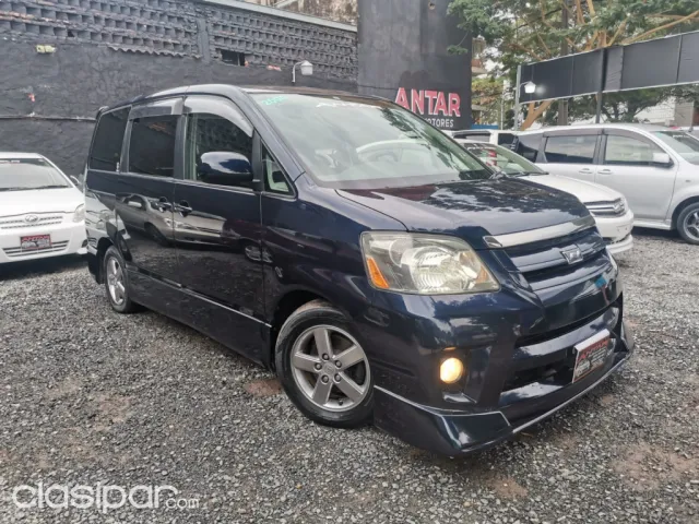Toyota Noah 2004 — foto 2