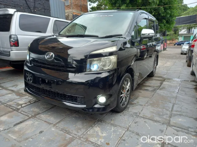 Toyota Voxy 2007 - foto 2