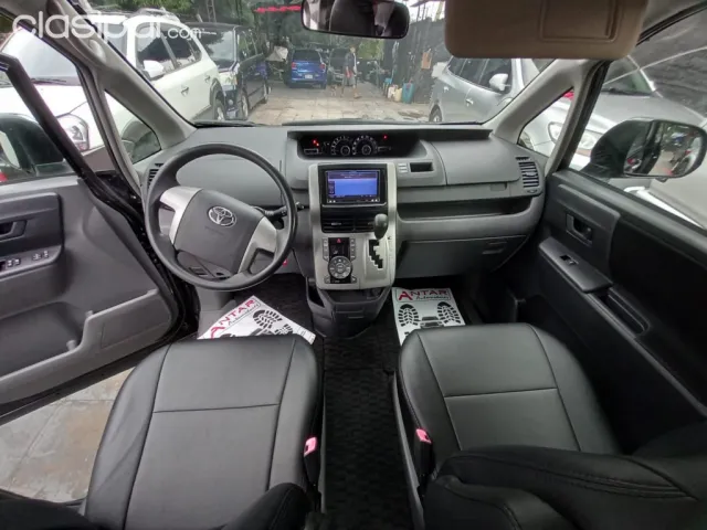 Toyota Voxy 2007 — foto 3