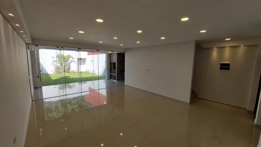 VENDO 3 AMPLIOS Y MODERNOS DUPLEX A ESTRENAR EN B° SAN VICENTE CON PATIO Y 3 HABITACIONES — foto 2