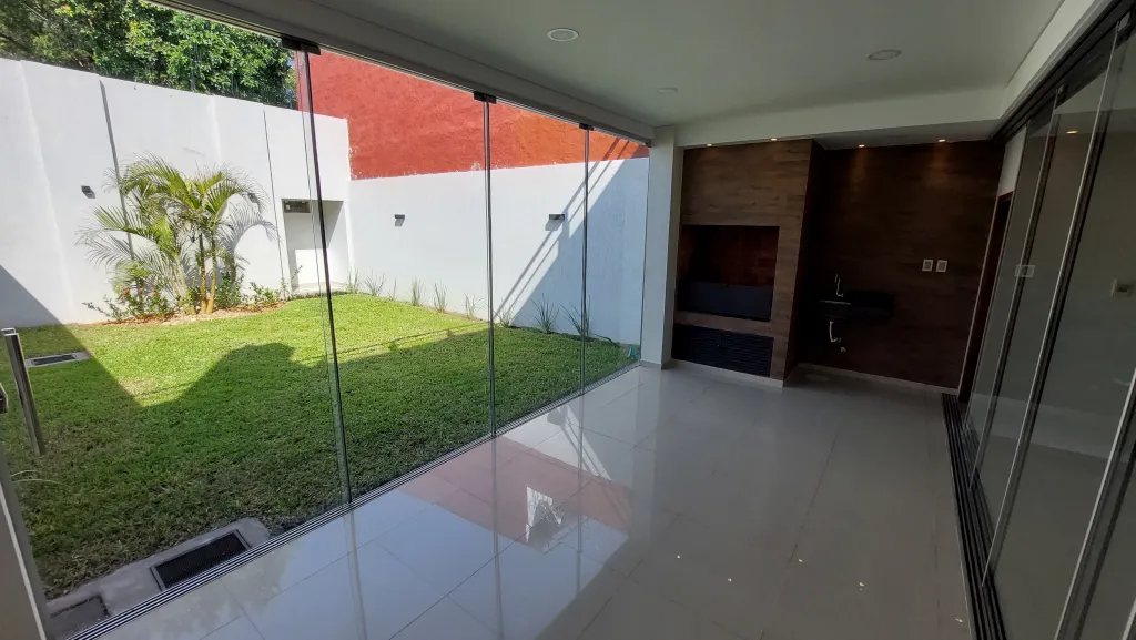 FINO DUPLEX A ESTRENAR EN ASUNCION. EXCELENTE UBICACION. 3 HABITACIONES. PATIO Y QUINCHO — foto 2