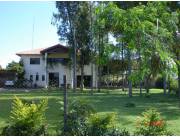 VENDO CASA CON PISCINA EN AMPLIO TERRENO EN SURUBI-I