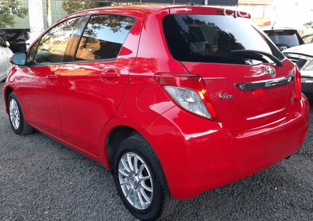 Toyota Vitz 2010 — foto 7