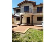 Vendo Hermosa casa detrás del CIT