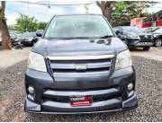 TOYOTA NOAH AÑO 2005/4 MOTOR 2.0CC NAFTERO RECIÉN IMPORTADO TRES HILERAS DE ASIENTO