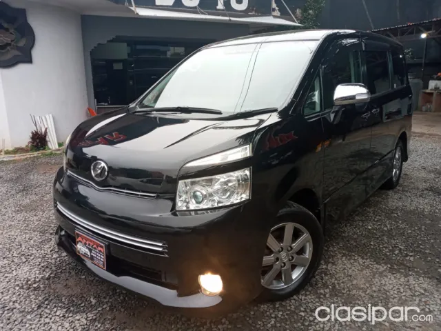 Toyota Voxy 2010 — foto 2
