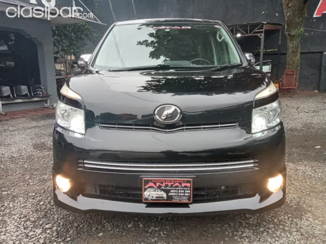Toyota Voxy 2010 — foto 3