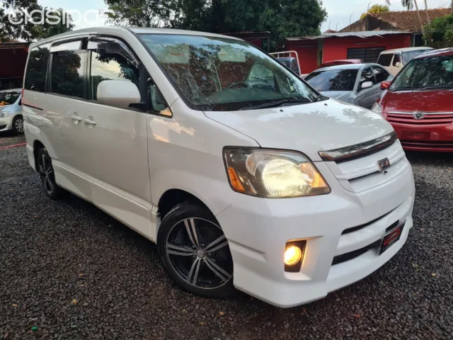 Toyota Noah 2005 - foto 2