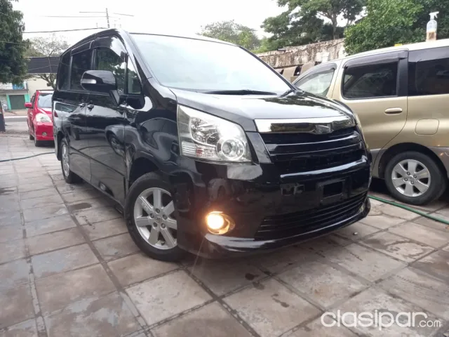 Toyota Noah 2009 — foto 2